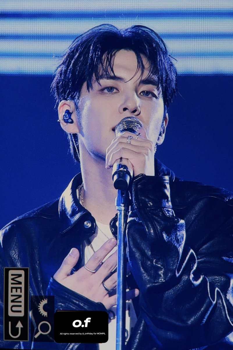 _onfriday's tweet photo. 260809 가요대전 
#데이식스 #DAY6  #원필 #WONPIL https://t.co/AVvd6BgPt1