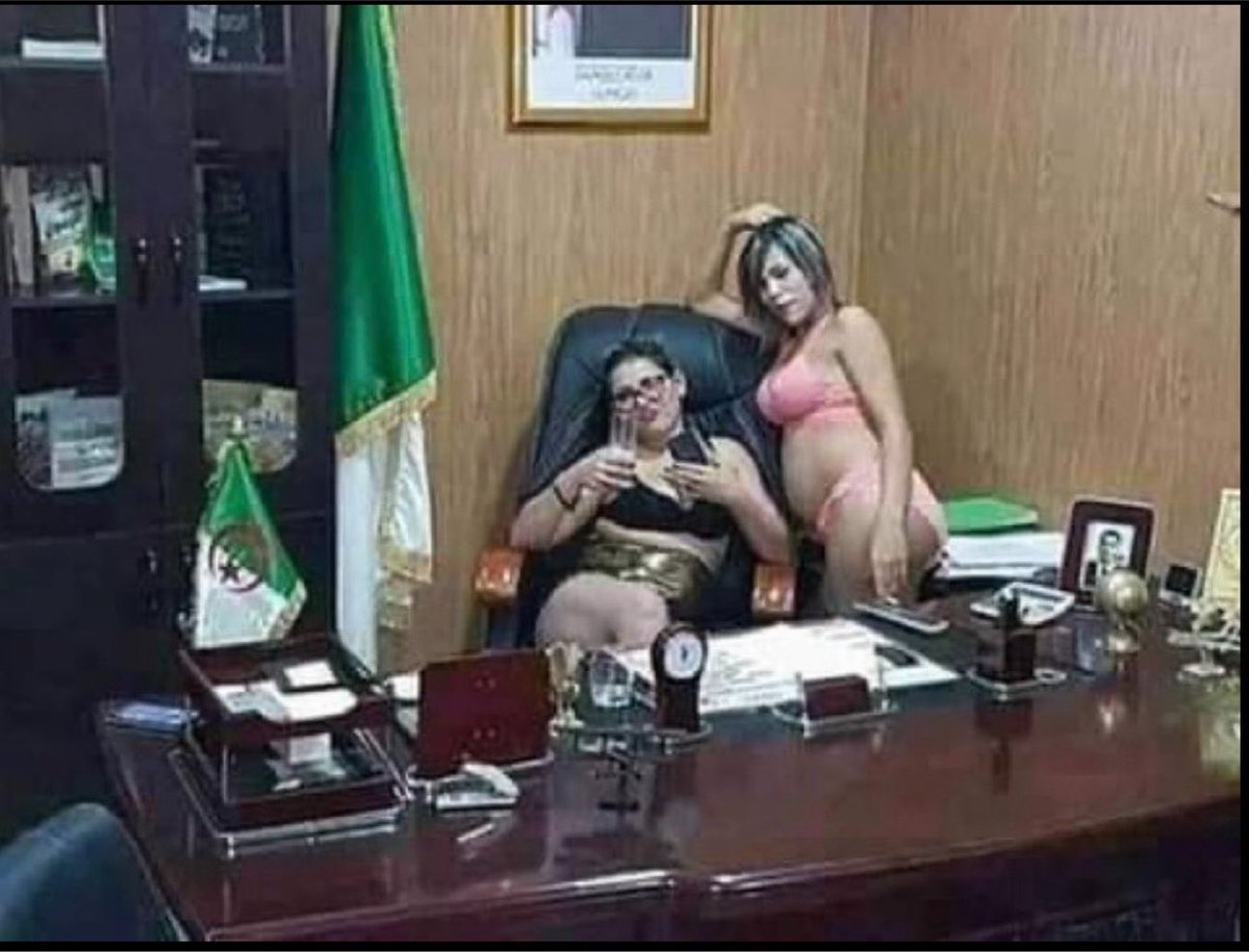 xox54_'s tweet photo. @Fahim17119897 @bxx_mohamed 😂😭 https://t.co/ioXADIZ7pr