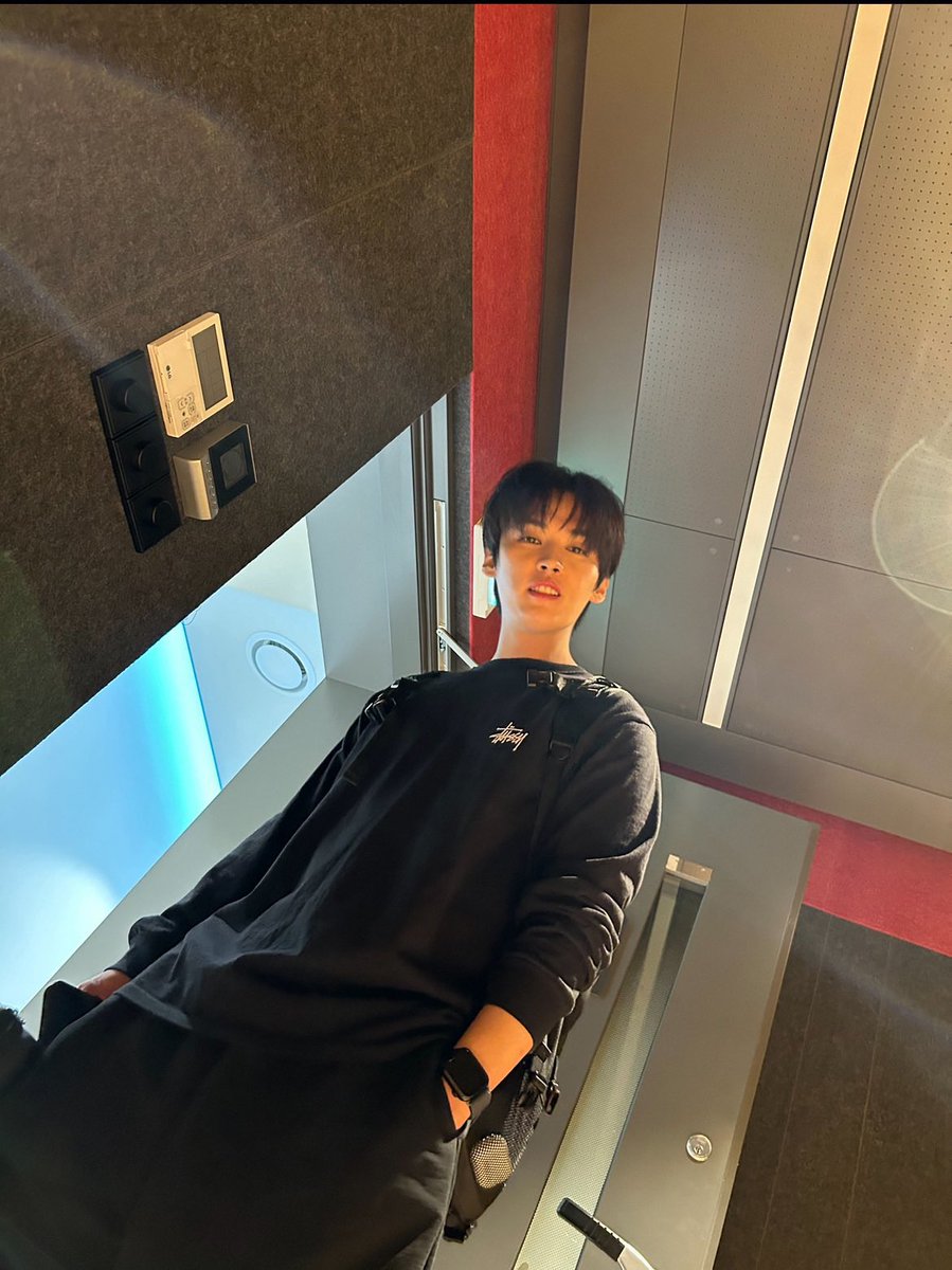 userlinoring's tweet photo. leeknow and seungmin sending each other’s photos on bubble 😭😭 https://t.co/QvBhcRvRtJ