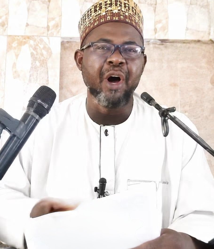 cdrafrica's tweet photo. 🇬🇭 Ghanaian social media users are calling for the arrest of an Islamic leader over remarks in which he declared that anyone who calls Prophet Muhammad a false prophet should be beheaded. 

The comments have prompted calls for authorities to investigate the preacher over concerns about incitement to violence.