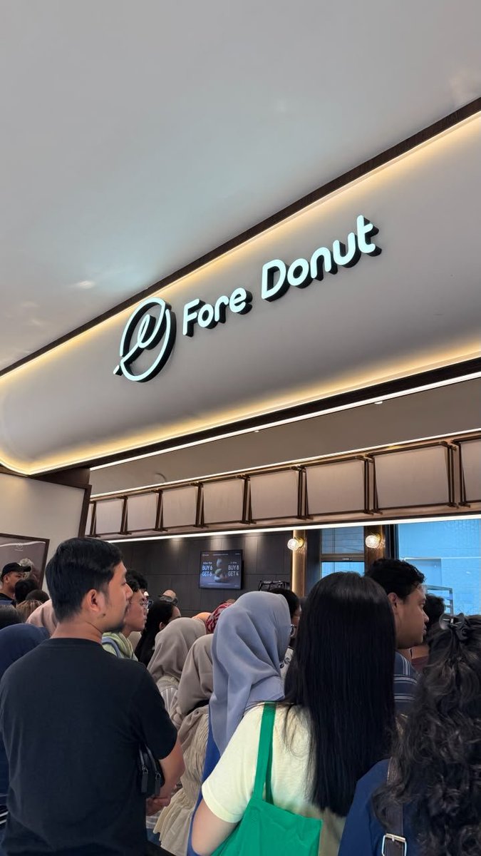 backpanee's tweet photo. Seberapa kuat kalian antri makanan viral? 

I'll go first: dulu pernah bela-belain antri sejam lebih biar dapet diskon b6g6 fore donat https://t.co/UZnOZqhsuq