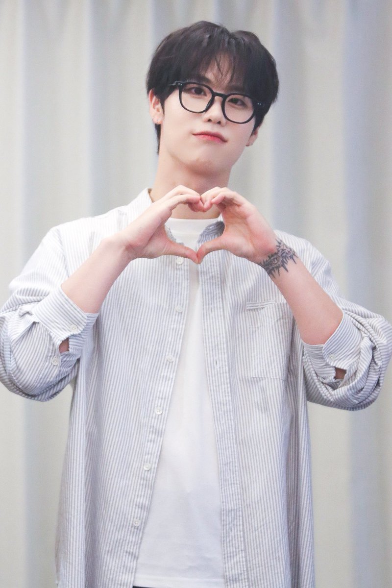 meeelonsoda's tweet photo. 20260809 🫧 포토타임.+ 인태 

#인태 #INTAE #데이차일드 #daychild
@82DAYCHILD https://t.co/4QUwmDHm8L