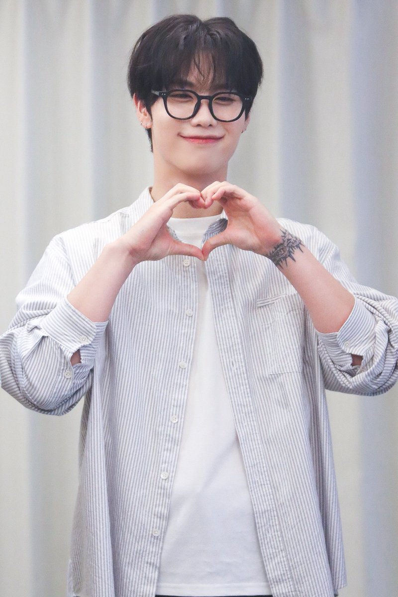 meeelonsoda's tweet photo. 20260809 🫧 포토타임.+ 인태 

#인태 #INTAE #데이차일드 #daychild
@82DAYCHILD https://t.co/4QUwmDHm8L
