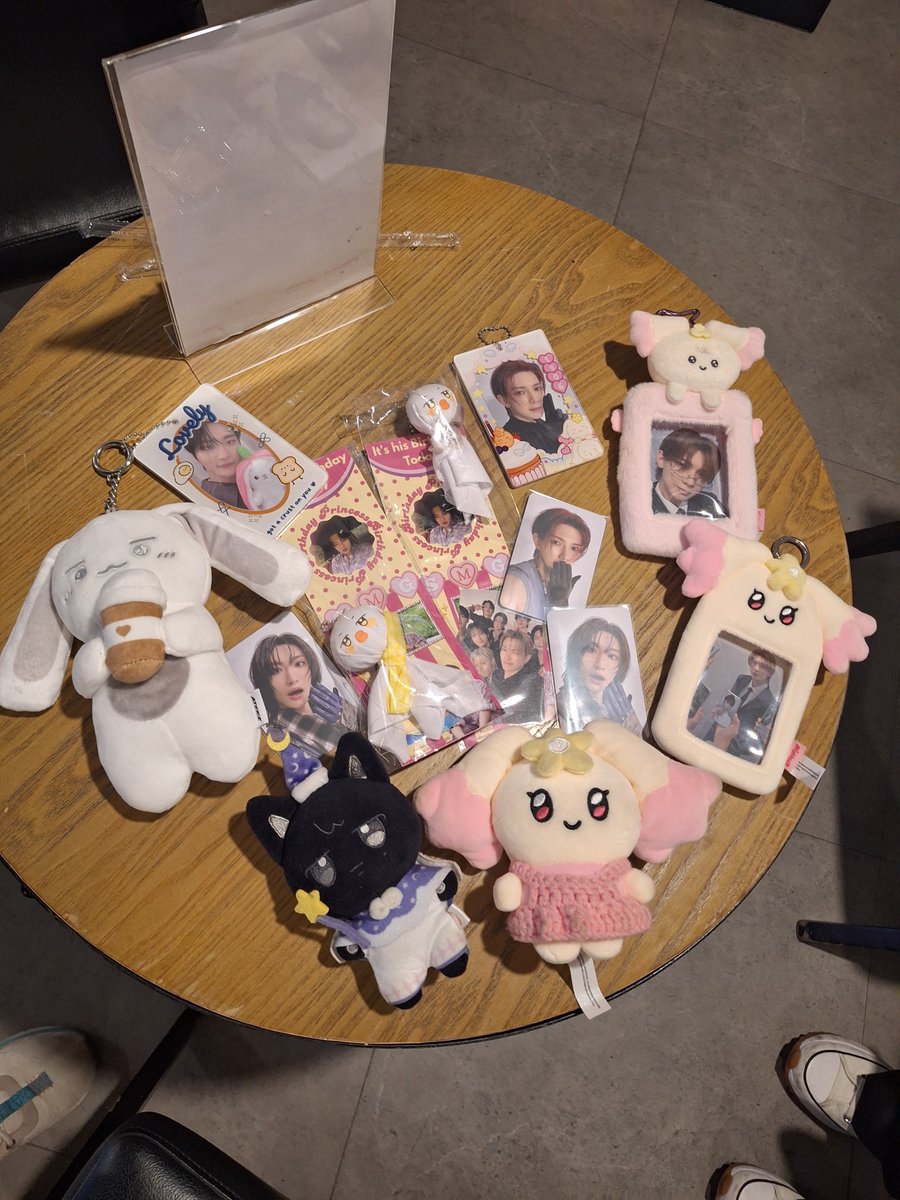 matzhwall's tweet photo. light the way in cinemas + mingi bdayy!! bbyongming teru teru bozu freebies💗🤩 from kak @bearwithyouu 

in frame kakak2 cancii @Lyxishere @bearwithyouu @winyunh0 @.kak amii, next time harus hangout bareng lagi pokoknya😚 /maksa https://t.co/Q2NH40lKlI