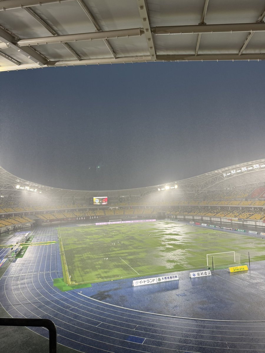 kow_1's tweet photo. 突然の大雨でまた開幕戦中止かなと思ったけど無事開催！

開幕戦勝利でJ3優勝に向けて幸先いいスタート！

#栃木SC
#優希くんまた戦ろう
#黒ちゃんおつかれさま https://t.co/K4OtnzItej