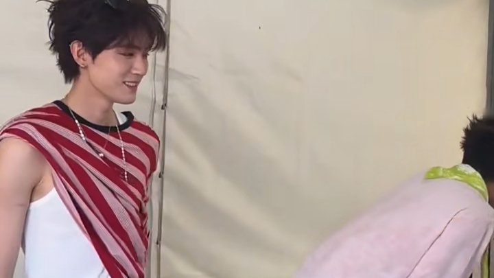 jooonyiie's tweet photo. li yunrui ijboling after zhou yiran casually said hes his father 😭😭 https://t.co/nuMjER6usp