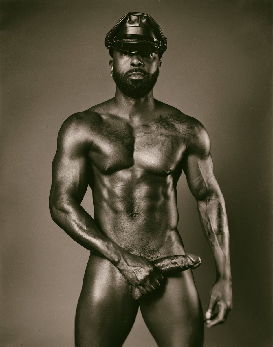 LosoDaddy's tweet photo. "Fine art erotica uses the human form, sensuality, and sexual desire as its primary subjects. It values aesthetic grace, emotional depth, and technical skill over explicit shock value."

The work of @mikeruiz1 in a nutshell. https://t.co/uQzjPio1WD