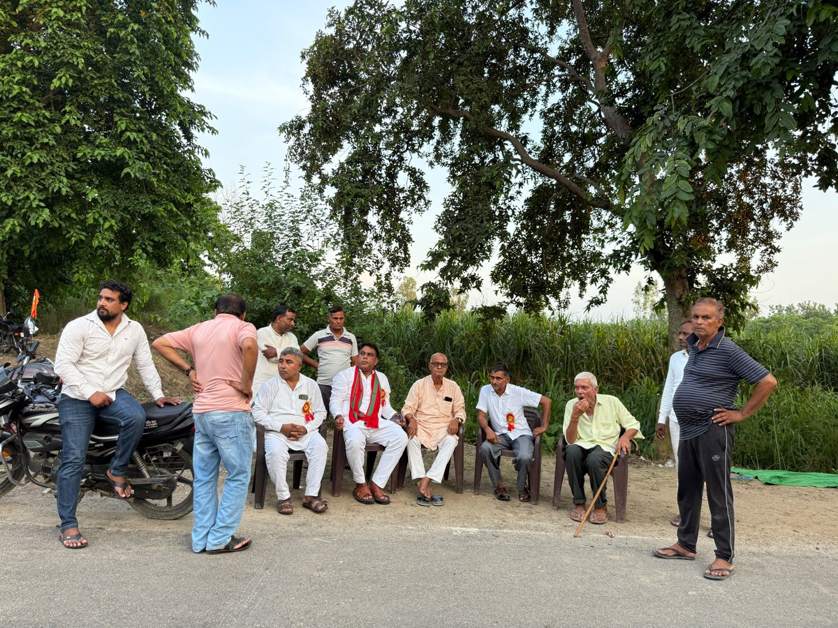 grabsudheer's tweet photo. आज दिनांक 9 अगस्त 2026 को अपनी विधानसभा 60, गढ़मुक्तेश्वर गाँव-आलमनगर में कांवड़ियों के लिए आयोजित सेवा शिविरों में जाने और श्रद्धालु कांवड़ियों की सेवा करने का सौभाग्य प्राप्त हुआ। 🙏🔱

महादेव की भक्ति में लीन इन शिवभक्तों की सेवा करना मेरे लिए सौभाग्य और पुण्य का अवसर है।

भोलेनाथ से प्रार्थना है कि सभी कांवड़ियों की मनोकामनाएं पूर्ण हों, उनकी यात्रा मंगलमय हो और महादेव की कृपा सदैव सभी पर बनी रहे।

हर हर महादेव! 🚩🔱 

एड. सुधीर चौहान
राष्ट्रीय प्रवक्ता (समाजवादी पार्टी)
विधान सभा-60 गढ़मुक्तेश्वर

@mediacellsp @samajwadiparty @yadavakhilesh @dimpleyadav @palshyamLalsp @proframgopalya1 @MPDharmendraYdv @shivpalsinghyad  @aashishsy @IqraMunawwar_ @Kamalakhtar25 
@ABPNews @news24tvchannel @ndtv @News18India @News18UP @ajjtaknews2 @ndtv

#samajwadipartyofficial #AkhileshYadav #PDA #bholenath
#कांवड़