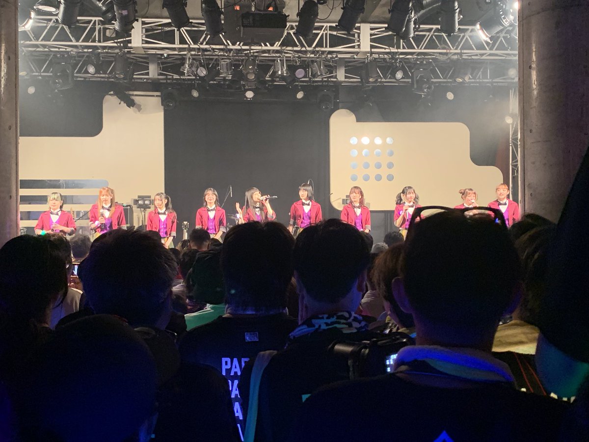 koki0714's tweet photo. イナセンさんとの対バンを2回も見れてとても幸せです✨
夜の部はイナヅマ戦隊さん、SUPER EIGHITの無責任ヒーローをやってくれました！
色んなバンドの方から楽曲提供頂いて、ほんとこんなこと奇跡ですよね✨
＃ギャンパレ ＃イナヅマ戦隊 ＃gangparade https://t.co/5qVa3cZpMx