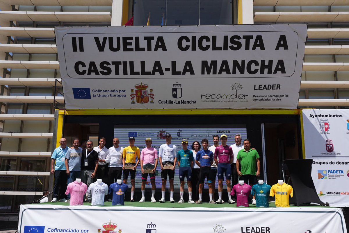 RECAMDER's tweet photo. 🚴‍♂️ #QuintanarDelRey ha acogido hoy la meta de la 1ª etapa masculina de la Vuelta Ciclista a Castilla-La Mancha #LEADER. El suizo Víctor Benareau ha sido el ganador.
👉23 equipos y 136 corredores han recorrido las comarcas de #ADIMAN y #ADESIMAN.
ℹ️https://t.co/il0yza0Q26 https://t.co/yodYIRkAlw
