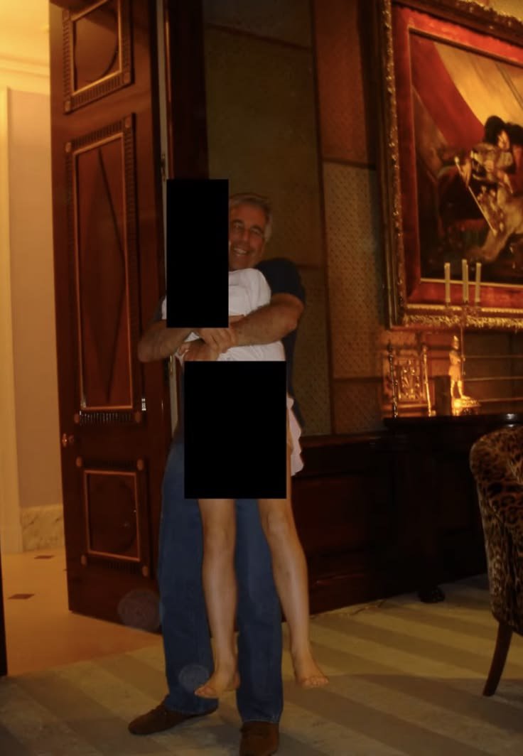 its__Scarlett21's tweet photo. What is Epstein doing with the girl ?? 

RELEASE THE REST OF THE EPSTEIN FILES !! https://t.co/NrD1TL49Fu