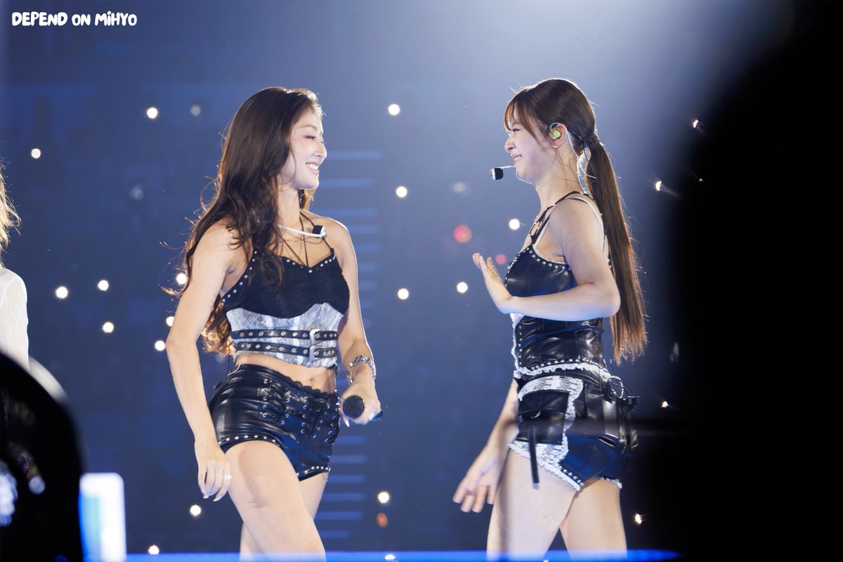 WithPJihyo's tweet photo. Jihyo:😝😛😛😛
Jeongyeon: 😛😀😀😆

this photo sequence of UJB 😂 another shenanigan of this duo https://t.co/5zeIfBsENk