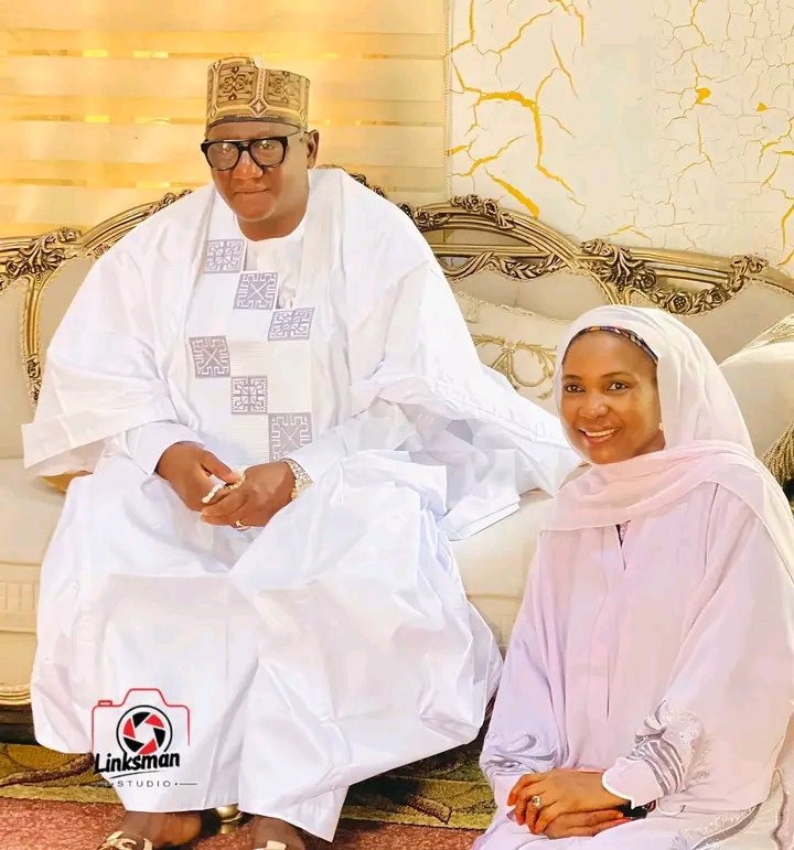 MujahidSSaad's tweet photo. Wife of Nasarawa State APC Guber Candidate, Maryam Wadada, Pays Homage to Emir of Keffi

Hajiya Maryam Ahmed Wadada, wife of the Nasarawa State APC gubernatorial candidate, Senator Ahmed Wadada, has paid a courtesy visit to His Royal Highness, the Emir of Keffi, Dr. Shehu Chindo Yamusa III.

The visit was aimed at paying homage to the traditional ruler and strengthening ties with the traditional institution in Keffi.

Hajiya Maryam was received by the Emir during the visit, where they exchanged pleasantries and discussed matters of importance to the people and community.

She expressed her respect for the traditional institution and appreciated the Emir for receiving her.
