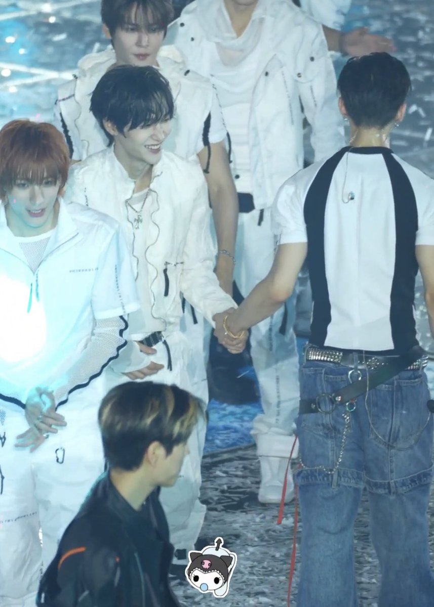 ninihaseyo's tweet photo. ฮยอนจินยื่นมือไปหาน้องวอนบินก่อนด้วย เห้ย คนเกาหลีมีอะไรอยากอธิบายไหม https://t.co/naNcyPOHDV