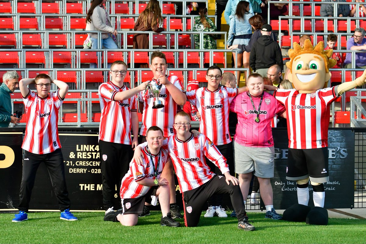 derrycityfc's tweet photo. 🏆 The DCFC futsal side that won the LOI Cairdeas Cup - Group 2 recently in Dublin! https://t.co/HiFPgbKAUR