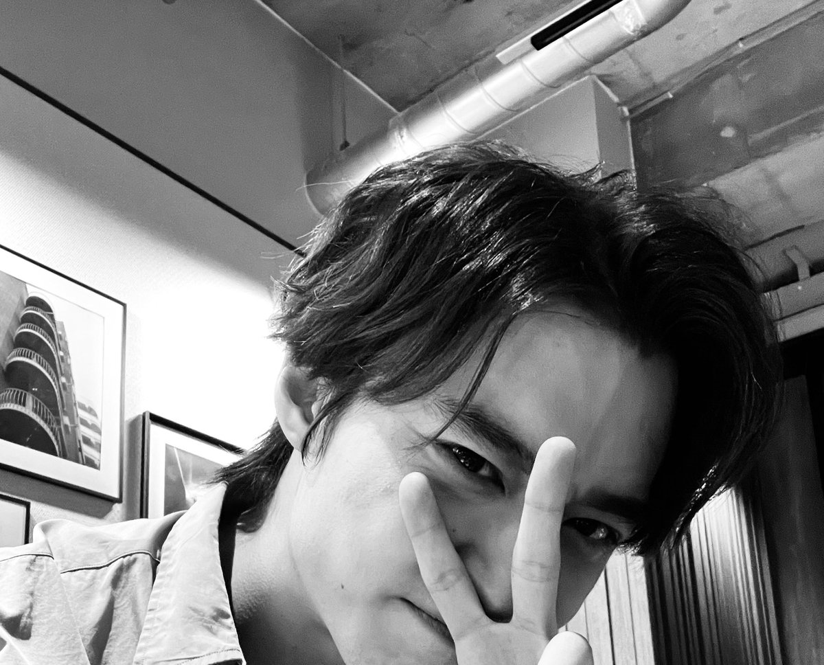 koudai_official's tweet photo. 29歳になりました。今、人に生かされ、支えられ、自分の好きなことができていることは、当たり前じゃないと感じています。過去、現在、これからの未来、いろんなところに有難さと縁があって、その欠片たちを、ひとつも見逃したくない。これからも、感謝と敬意と愛と言葉を胸に、精進して参ります。 https://t.co/TUK8bQbvdC