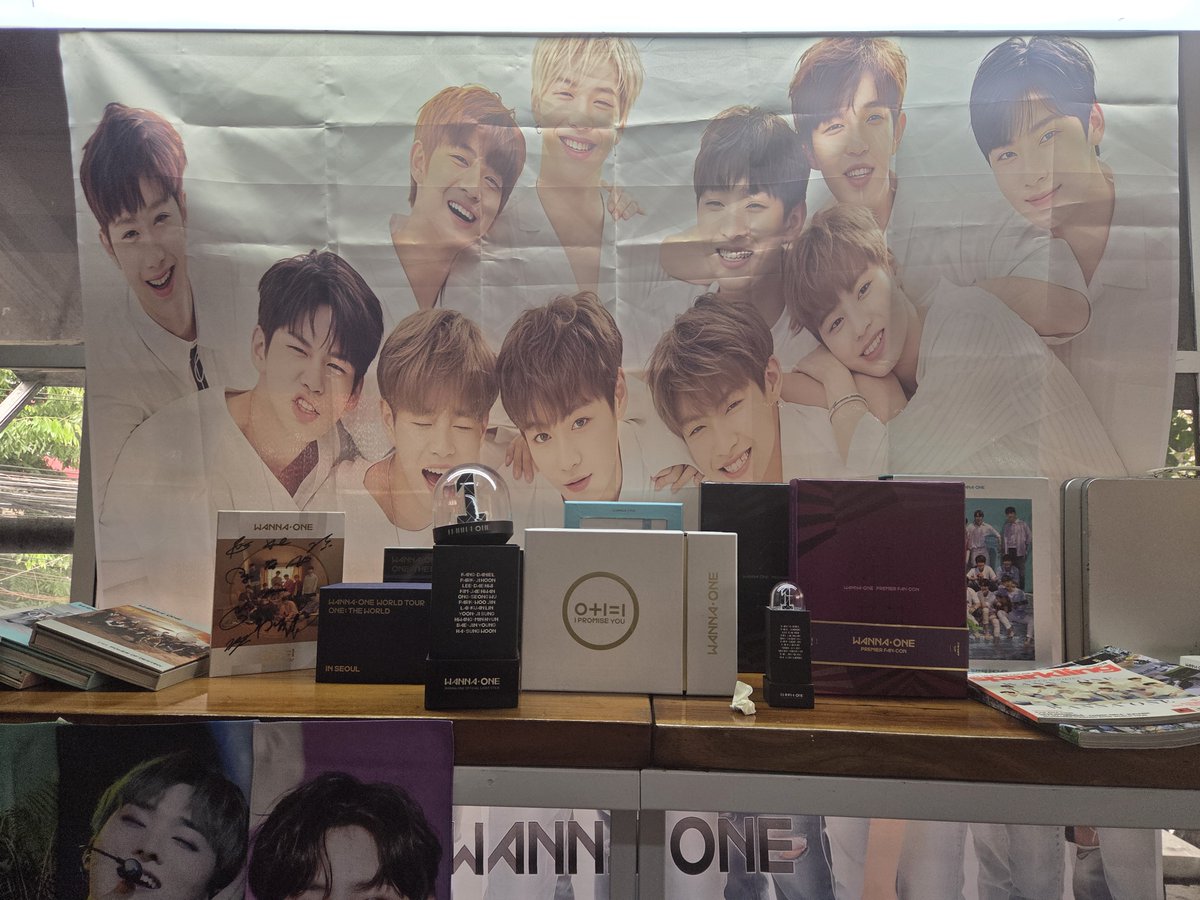 stan_mywannaone's tweet photo. crazy how it’s my first time attending a wanna one event like this and interacting with wannables, yet it felt so comfortable, like home. maybe it’s because i’m surrounded by people who love them as much as i do. 

we always remember you @WannaOne_twt !
#SpringBreezeWeMeetAgain https://t.co/LSkUb6cGy0