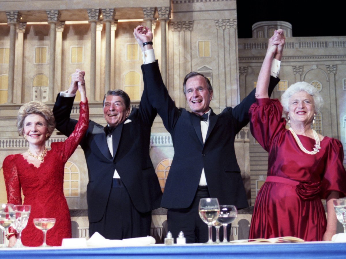 Bush41Library's tweet photo. It’s National VEEP Day!

Did you know that President Bush was the fourth (and most recent) President of the United States to be elected into office directly following their vice presidency? 

Photo: May 11, 1988 | Photo ID: G20702-15 

#reaganbush84 #bush41 #bush41museum https://t.co/D9DyXnRS4e