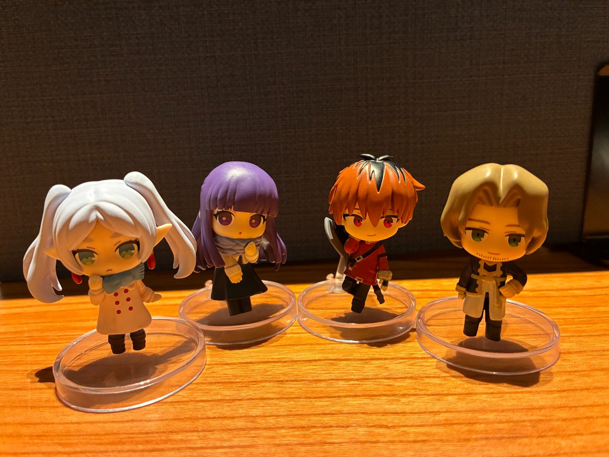 pluslabo_kt's tweet photo. うなぎを食べる前に、
フリーレンのガシャを発見✨

フェルンとフリーレンが欲しくて、
とりあえず2回したら、
フェルン→ザインと出ました😊

同じの出たら止めるつもりで回したら、
シュタルク→フリーレンと、
ストレートで揃ってしまいました🤣

#葬送のフリーレン https://t.co/PjaGp6oZIR