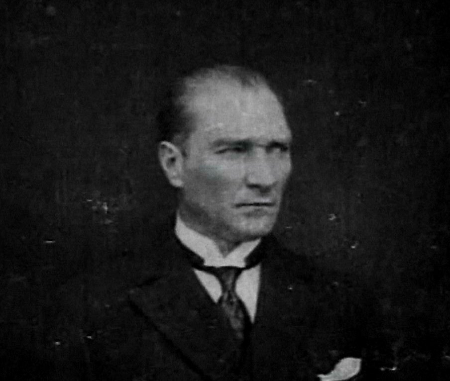 onur_1283's tweet photo. "Türk milletinin toplumsal düzenini bozmaya yönelen didinmeler boğulmaya mahkûmdur."

Atatürk (1929) https://t.co/GqCooEuyp0
