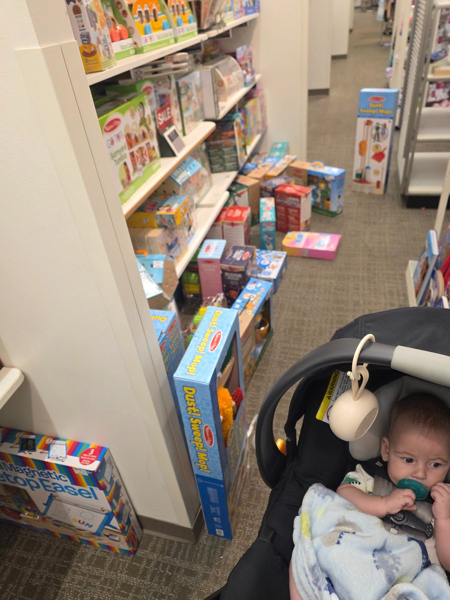ShifuBDF59's tweet photo. @Kohls in Grove City, OH is the messiest Kohls I've ever been to. Can blame kids but they just opened. https://t.co/pxZrFO5Wm8