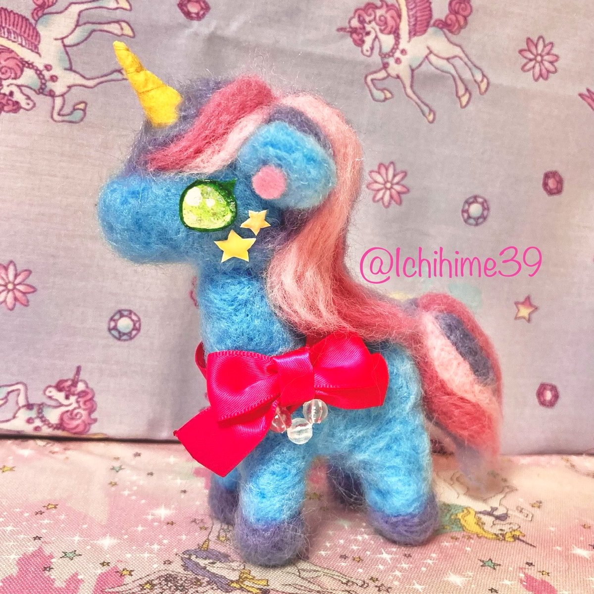 Ichihime39's tweet photo. 色んな角度から🦄🎀

#羊毛フェルト🔰
#ハンドメイド
#ぬい撮り https://t.co/ur0LJecZ9z