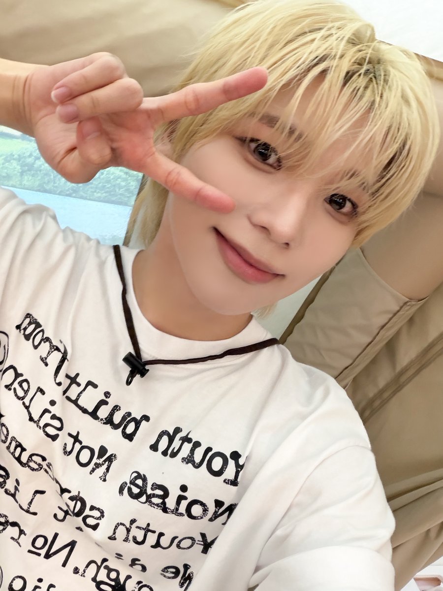 nSSign_official's tweet photo. [ #도하 ] 코스모!! 벌써 3주년이에요..ㅠㅠㅠ
정말 많은 추억들을 함께 만들어줘서 너무 고마워요.
돌이켜보면 부족한 점도 많고 아쉬운 순간들도 있었지만 그럴 때마다 늘 곁에서 함께해줘서 더 고마운 마음이 커요
앞으로는 지금보다 더 좋은 모습 더 많이 웃게 해주는 사람이 될 수 있도록 노력할게요!
3주년 너무 감사합니돠ㅠㅠ💜💜

#nSSign #엔싸인 #エンサイン #DOHA
#Happy_nSSign_day
#nSSign_3rd_Anniversary
