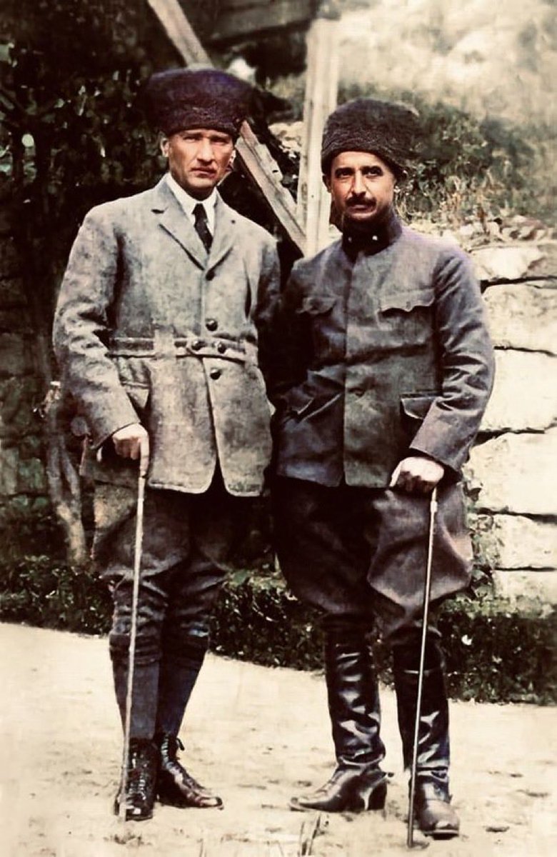 ustunezer's tweet photo. Kemikleri sızlıyordur şimdi . 
Hem de kendi kurdukları ve en büyük eserim dediği parti ve yeni yandaşlarınının eliyle yok ediliyorlar . https://t.co/qEZjkILTwh