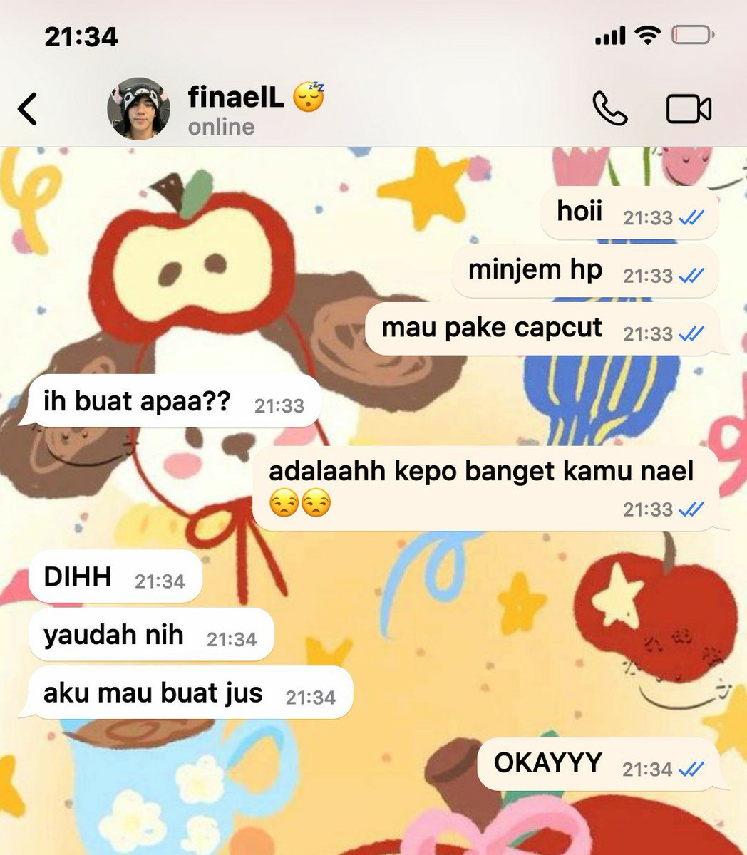 phuvwinlert's tweet photo. ★ #PondPhuwin oneshoot au ! 🍎

[ When Naomi dapet foto kakak ganteng ] 🌟 — Part of Crush On You Like Apple On Pie 🥧🍓 https://t.co/1WqjsGeBOL