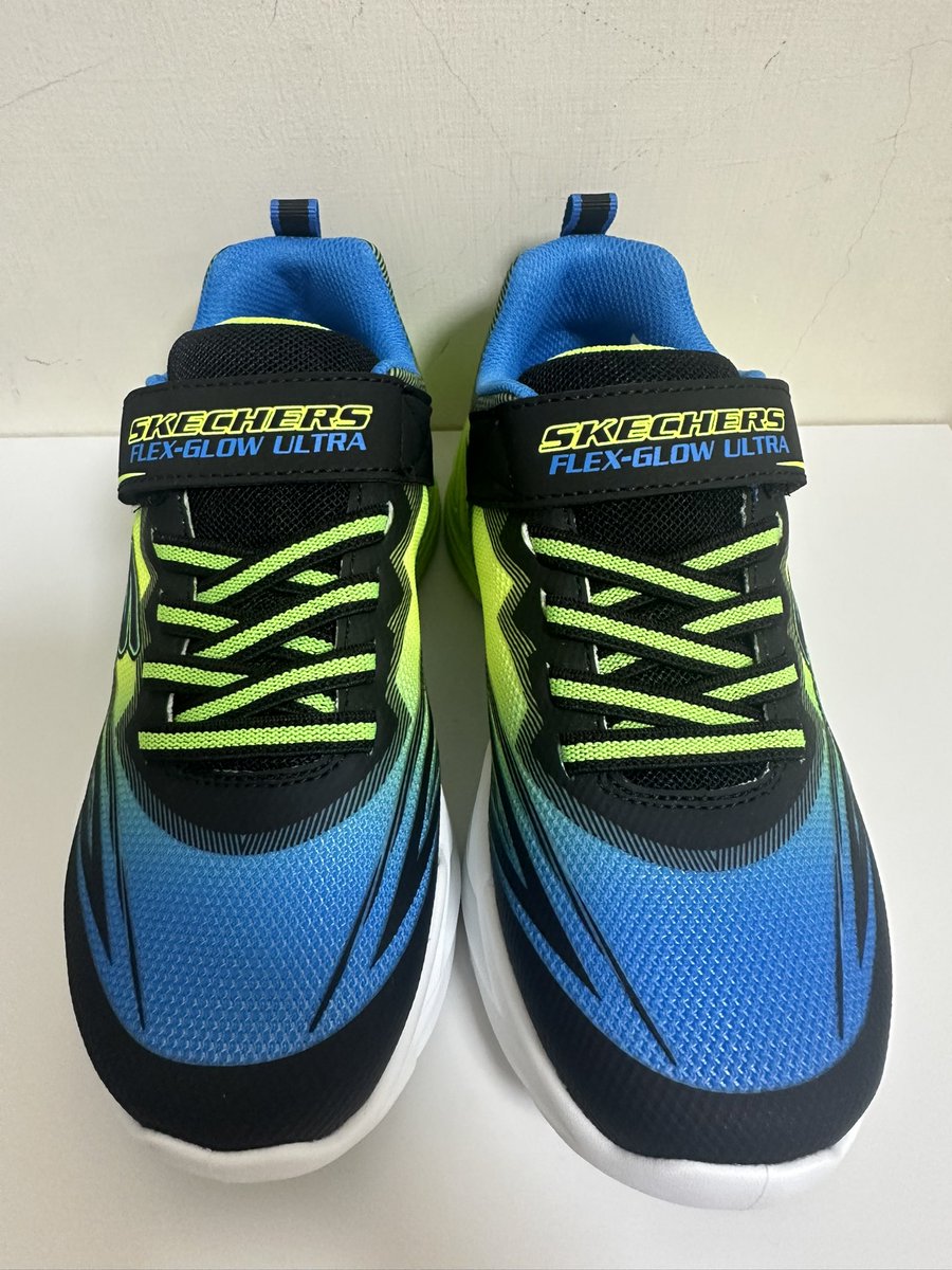 lioyfn7's tweet photo. #男童鞋 #SKECHERS童鞋
 螢光藍和螢光綠的活潑配色，光是用看的就覺得充滿活力。😝

這雙完全拿捏了小男孩的心，穿上後連走路都變得超有自信！✨ https://t.co/EPoYrH9j14