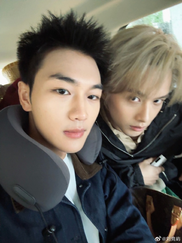 dump_j789's tweet photo. Are they looking more and more alike? https://t.co/MBsXqkcAdM