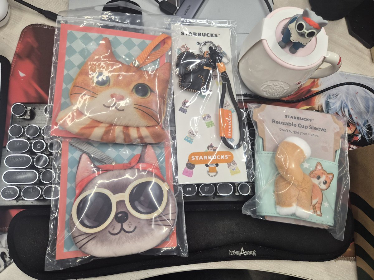LividEye's tweet photo. @joleeqh @CatWelfareSG Yeshiiii I bought all these...! https://t.co/QtnODd8nLq