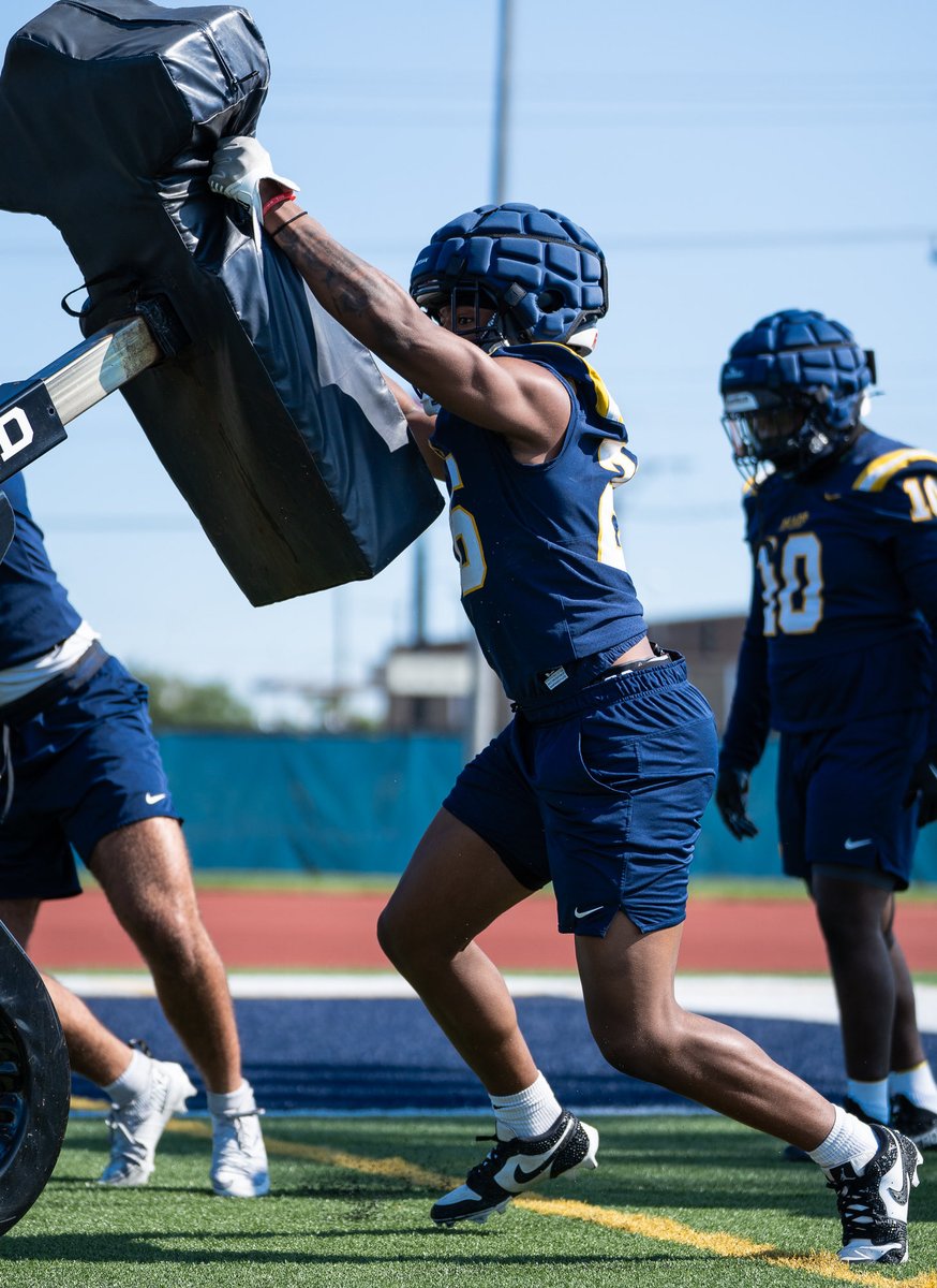 CSPBearsFB's tweet photo. New year, New opportunities
#gb4l #goldenbearfootball https://t.co/vV6ma8mhZm