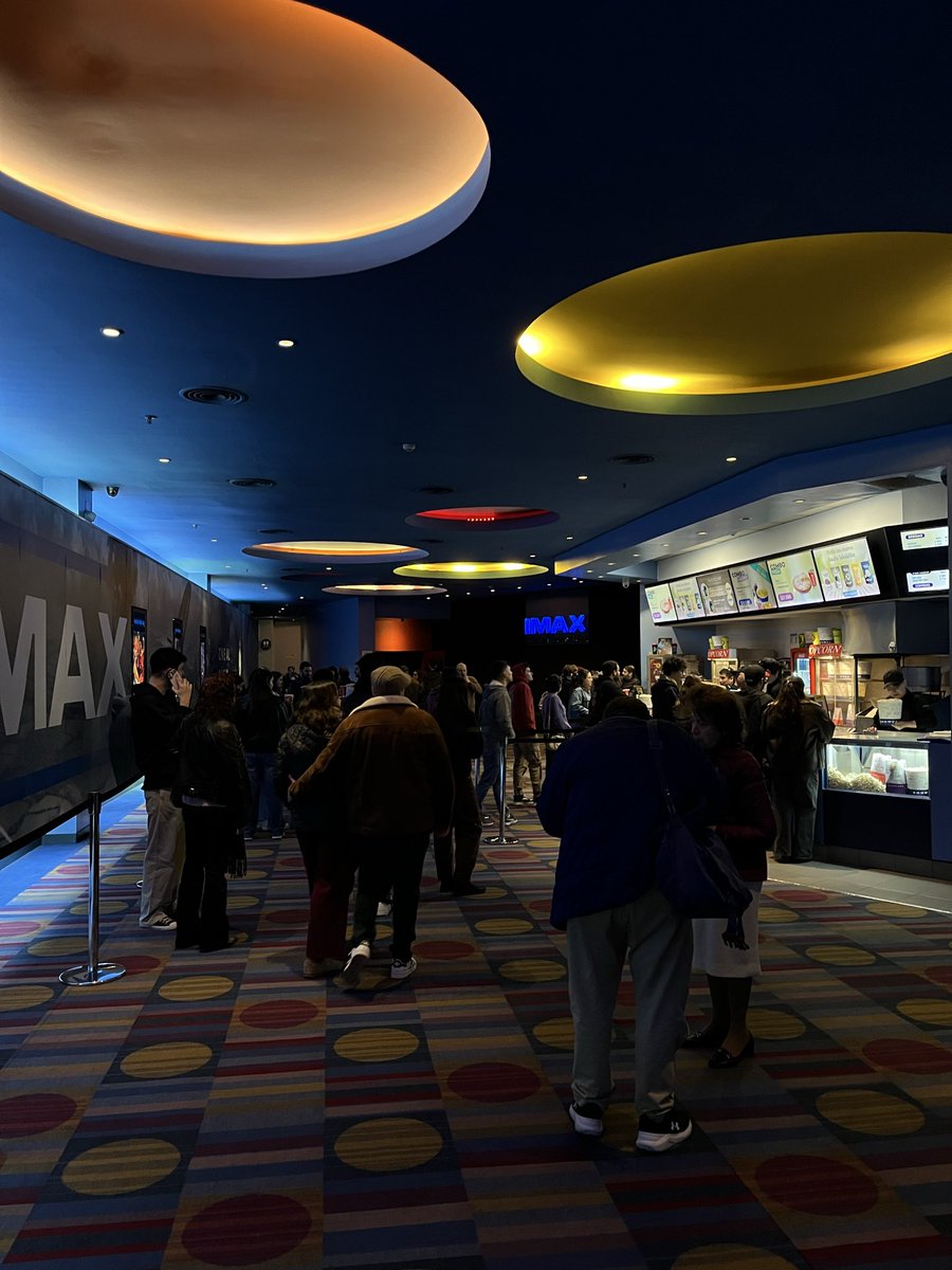 VladiiRedzko's tweet photo. Imax lleno un domingo a las 11:30 am, realmente emociona https://t.co/AaFU7KW4Jq
