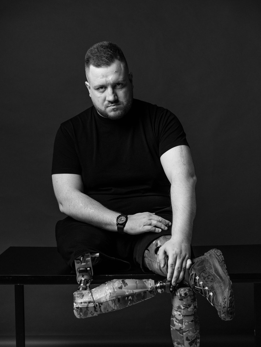SymorozOfficial's tweet photo. Понад вісім місяців я воюю за виплати важкопораненим військовим, які не по своїй волі понад 12 місяців знаходяться на лікуванні. Це військові, які отримали надскладні поранення, але після року лікування вони залишаються без виплат, що є просто ганебним явищем! 

Намагаємося внести зміни в чинне законодавство через законопроєкт 13704-д для того, щоб повернути гідне ставлення до наших важкопоранених. Не мають люди боятися долікуватись через ліміт по часу і зняття виплат. А такі випадки є, важкопоранені зупиняють лікування, реабілітацію та протезування, бо їм зупиняють виплати через рік від поранення, далі це негативно вплине на їх пенсію, і тому замість лікування військові вимушено тікають з армії та переривають лікування. 

Завтра в понеділок – 10 серпня, буду вчергове це відстоювати на парламентському комітеті з питань соціальної політики та захисту прав ветеранів. Збив там купу різної корупційної маячні, не дав платити копійки важкопораненим, тому і це дотисну! 

Позиція дуже проста: 

До 12 місяців безперервного лікування по пораненню внаслідок захисту Батьківщини – 100 000 грн щомісячно (чинна норма);

Понад 12 місяців вимушеного продовження лікування по пораненню внаслідок захисту Батьківщини – 100 000 грн щомісячно (наразі ця категорія не отримує доплат на лікуванні, пропонуємо внести в закон);

Поранення внаслідок виконання службових обовʼязків (удари по полігонах, місцям постійної дислокації та ін.) – 50 000 грн щомісячно (наразі ця категорія не отримує доплат на лікуванні, пропонуємо внести в закон). 

Ніякого «наднавантаження на бюджет» про що розповідав минулий Уряд. Це взагалі смішно звучить. Бо таких людей не так багато, якщо ми говоримо про продовження лікування на понад 12 місяців. Мова про тисячі людей, не про десятки тисяч, це ніщо якщо говорити про державний бюджет. 

Я втомився чути ці казки від урядовців про навантаження на бюджет та діру. Кажіть це собі! Якщо у вас діра, то виплати грошового забезпечення мають затримуватись вам та 150 000+ інших чиновників, включаючи нардепів та міністрів. Бо вже просто дістало, що військовий завжди крайній у питанні фінансів. 

Відмовлятися забезпечувати гідну фінансову підтримку своїх воїнів може тільки той, хто бажає капітуляції нашої держави, тобто ворог. 

Я обов’язково розповім суспільству як пройде засідання парламентського комітету. Всі прізвища будуть опублічені! Я не злізу з вас!!! Тож вибір за вами.