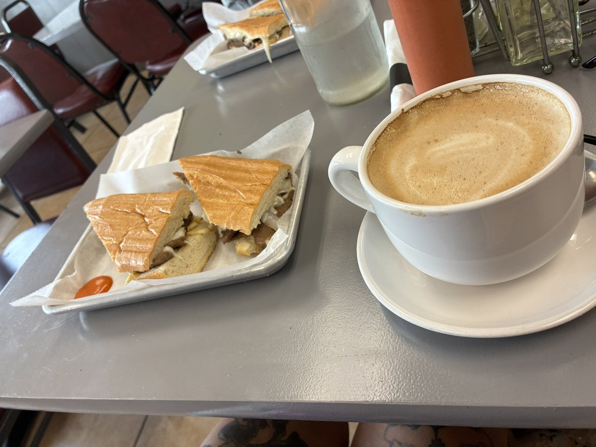 SueHappy3's tweet photo. #cubancoffee #Cubansandwich
Sunday 💗 https://t.co/sPt1jnX3fY