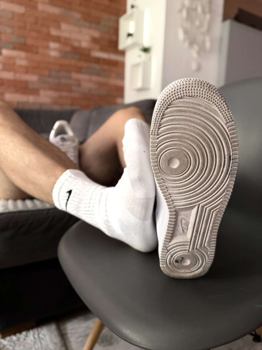 sneakxmatt's tweet photo. Chillin’ 

#LGBTQIAFutureIsQueer

#nikeair #nikeairforce  #gaymaster #gaydom  #sneakers #whitesocks #nikeairmax #socksfetish #nikeairforce1 #nikeaf1 #nikesocks #kiffeur https://t.co/pQKh1HIBxh