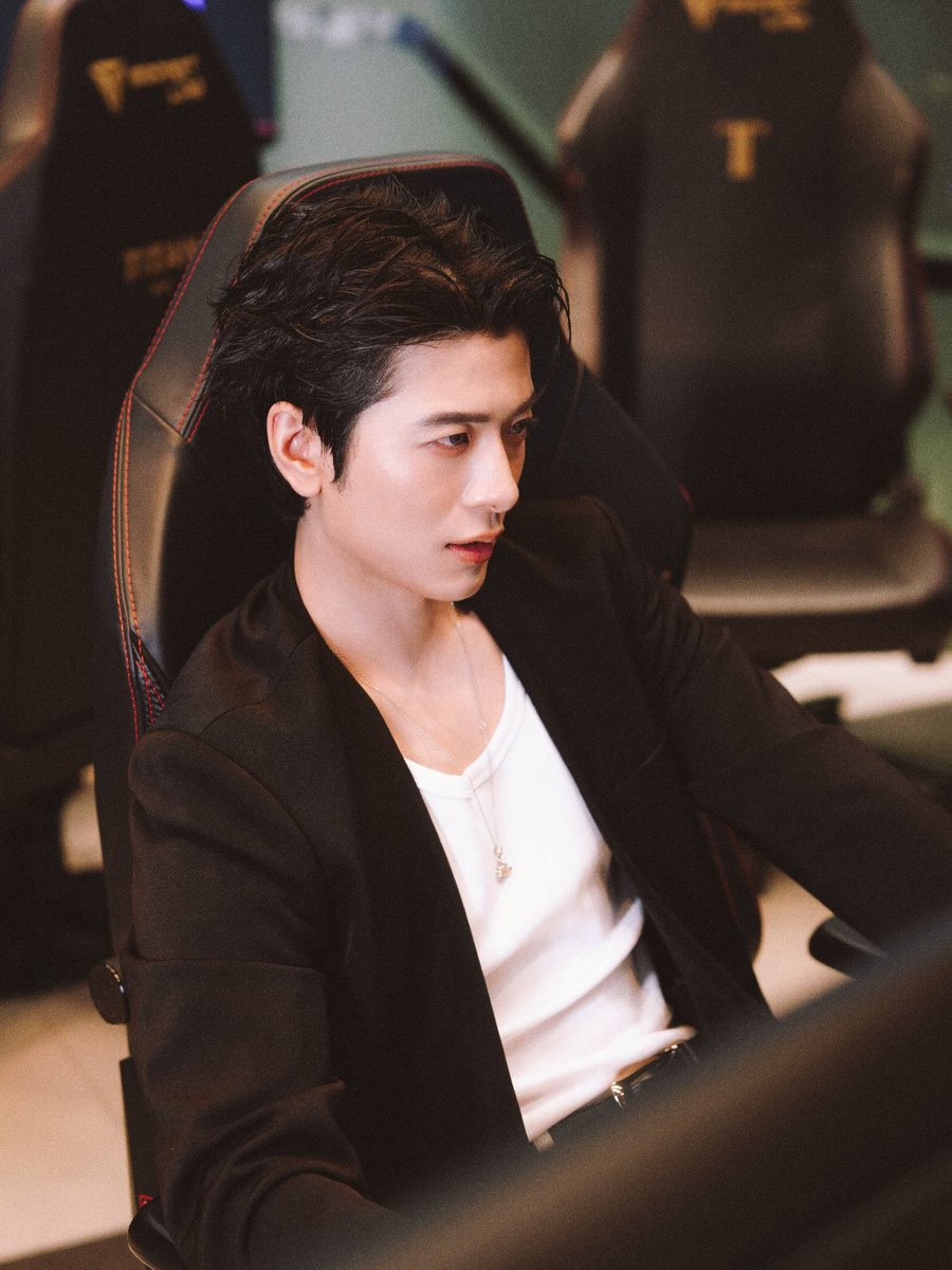 ppopwmsr's tweet photo. รับงานเกมส์อีกได้ไหมคะ แค่นั่งเล่นเกมส์ก็หล่อแล้ว 🤧 https://t.co/03c44Otzjg