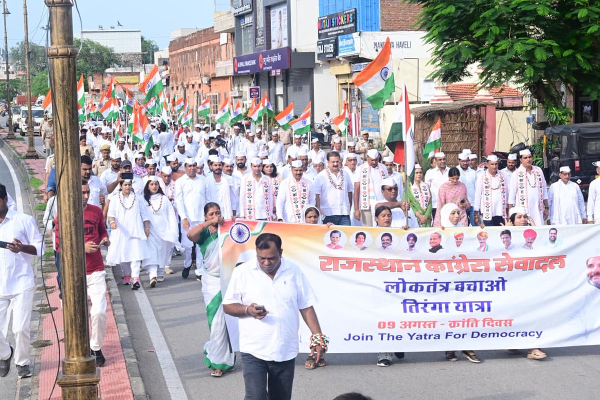 SevadalRJ's tweet photo. 📍 जयपुर | लोकतंत्र बचाओ तिरंगा यात्रा 🇮🇳

अगस्त क्रांति दिवस पर प्रदेश कांग्रेस मुख्यालय से शहीद स्मारक तक ‘लोकतंत्र बचाओ तिरंगा यात्रा’ निकाली गई, जिसका नेतृत्व राजस्थान विधानसभा के नेता प्रतिपक्ष श्री टीकाराम जूली जी ने किया।

शहीद स्मारक पर अमर शहीदों को श्रद्धांजलि अर्पित की https://t.co/wWC7oRiYjq