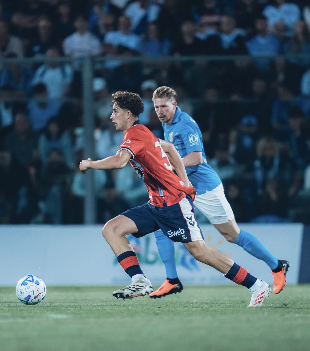 oskyroman97's tweet photo. El FOTÓN que acaba de subir Hugo Burcio a Instagram.

Kevin De Bruyne, para mi, es uno de los más grandes de los últimos 10 años. Qué pasada. https://t.co/Q4FBMSaf1L