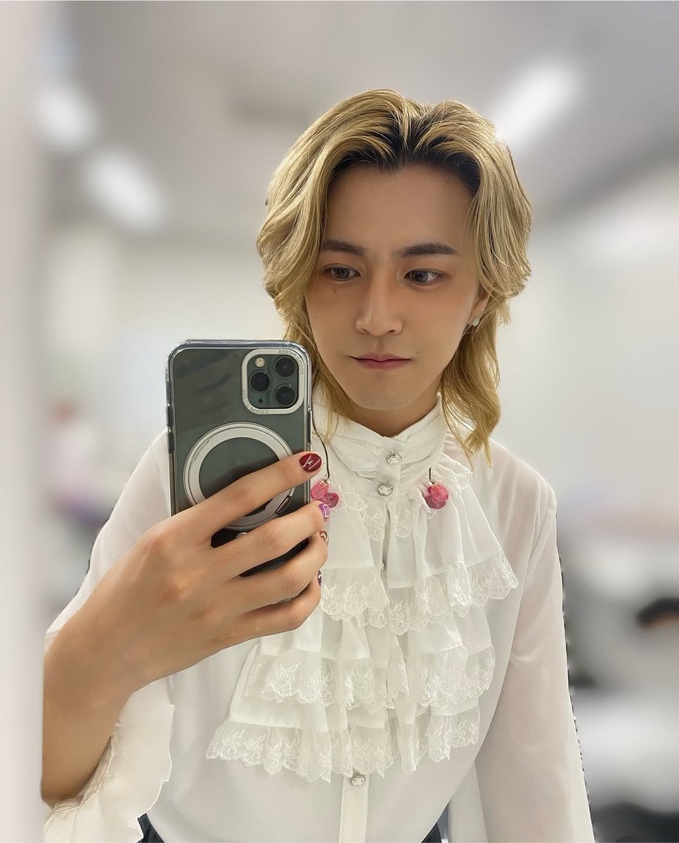 tks_7yd's tweet photo. 王子にも美女にも猫ちゃんにも帝王にもなれるタカシくんって惚れる以外なくて🈂️ https://t.co/igj7P2DGOZ