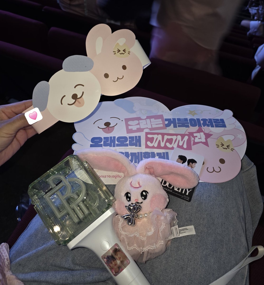 kunpriya_97's tweet photo. พี่🩵🩷JNJM 
3วันสนุกมากๆ โน่แจมเก่งมาก #NCTJNJM_FANMEETING_TOUR_in_BKK   #NCTJNJM_FANMEETING_TOUR_BANGKOK   #NCTJNJM_FANMEETING_TOUR  #NCTJNJM_FANMEETING_TOUR_DUALITY https://t.co/ECsXG6njby
