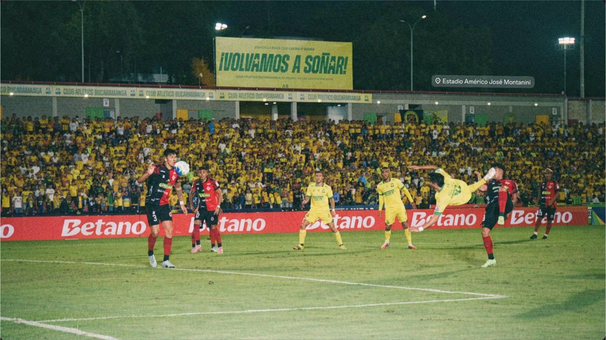 bucarismo's tweet photo. Mi hermano esto terminaba en gol y se caía el estadio https://t.co/PpHLlWV8mZ
