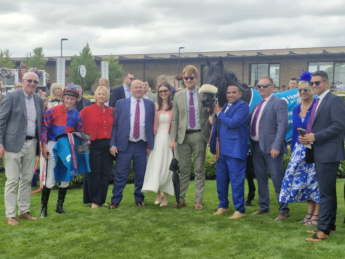 SportsNewsIRE's tweet photo. Big Mojo (5/4f) and @TomMarquand give trainer Michael Appleby victory in the Group 3 @FBDHotels Phoenix Sprint Stakes @curraghrace https://t.co/TOBs0exrZR