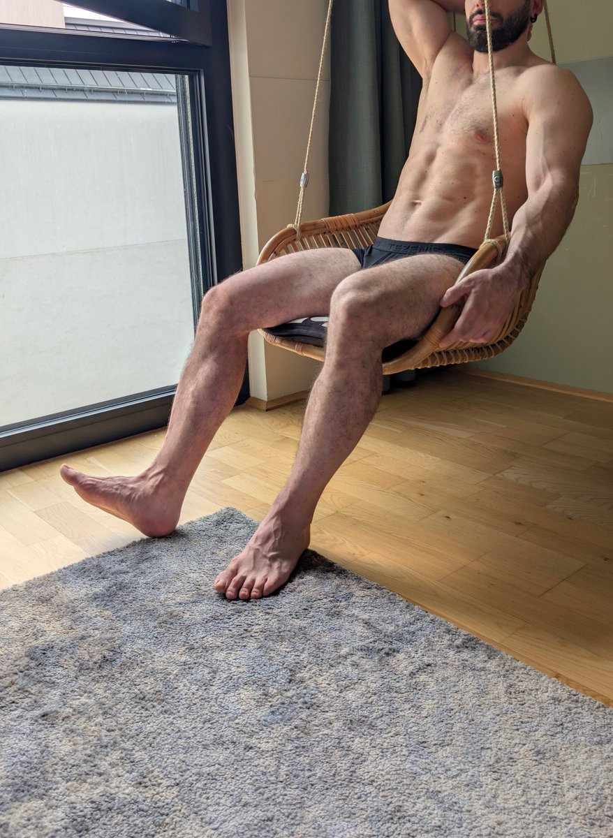 PowerPuffBoy94's tweet photo. Un po' di relax ci vuole prima di una bella sessione di cardio, che ne dici?😉 https://t.co/bLp3M9Btif