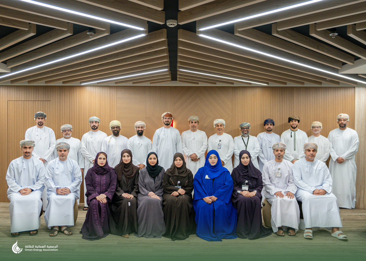opal_oman's tweet photo. الأحد، 9 أغسطس 2026 – نظّمت الجمعية العُمانية للطاقة (أوبال) مراسم توقيع اتفاقيات المرحلة الثانية من برنامج «تميّز» للتدريب والتطوير، المبادرة الوطنية المموّلة من OQEP، وذلك بالشراكة مع عدد من الشركات والمؤسسات الرائدة في القطاع، في خطوة تعكس الجاهزية للانطلاق الفعلي في تنفيذ البرنامج.

وشملت الشركات والمؤسسات الشريكة في هذه المرحلة كلًا من: شركة رحّال، ومعهد عُمان للطاقة، وتكاتف بتروفاك عُمان، وشركة محمد البرواني، وإينرفليكس الشرق الأوسط، ومعهد عُمان لخدمات التدريب، والشركة العُمانية للألياف البصرية، وأوج لحلول الأعمال.

ويمثّل هذا التعاون محطة استراتيجية في مسار تمكين الكفاءات الوطنية، إذ يستهدف البرنامج 153 متدرباً ومتدربةً، ويُنفّذ ضمن إطار تدريبي منظّم يركّز على مواءمة مخرجات التدريب مع احتياجات سوق العمل، مع اهتمام خاص بالتطبيق العملي، ونقل المعرفة، وبناء خبرات مهنية مستدامة.