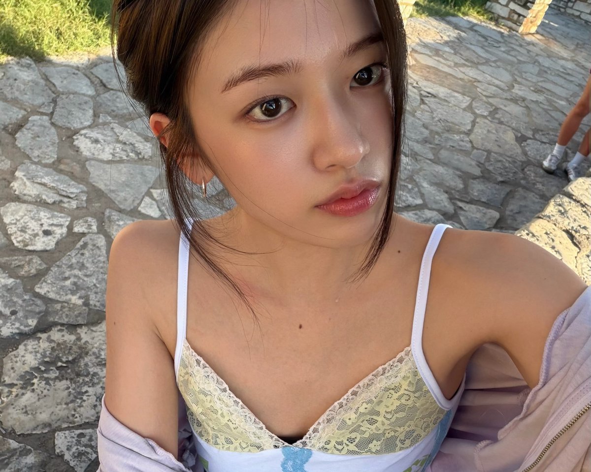 yujiinaan's tweet photo. Hanging out at the Park. Cameraman is @itsooin ! https://t.co/i8h8KB2j8o
