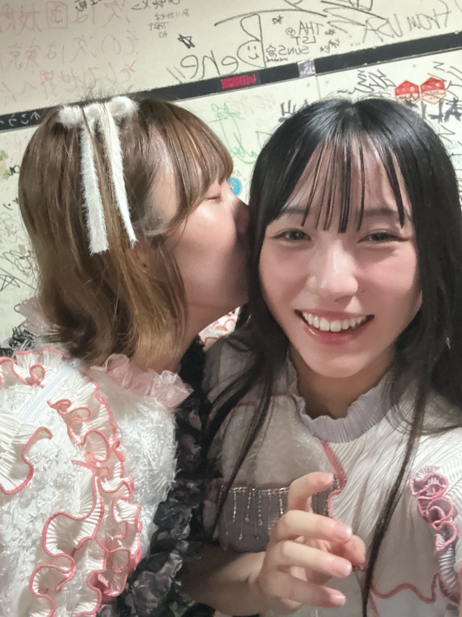 589I0's tweet photo. #誰かの庭でツアー 秋田公演、
 そしておしき生誕 #秋田咲き誇れ
ありがとうございました！

おしきが秋田で過ごした記憶、水クレに持ち込んでくれた物語と（共演者さんたちの音楽含め）歌詞の世界に重ね合わせてこっちが胸いっぱいになってしまいました…！

改めておめでとう♩ https://t.co/M1kblgFWRy
