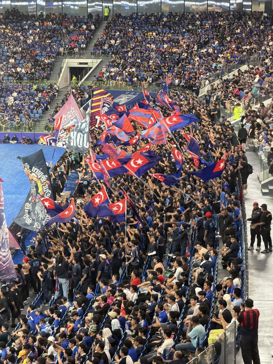 ArijitGhatak11's tweet photo. @TheBlueDodger It was the contrary actually. The blues players were very upset with some of the strong challenges being made.
Truth be told blues underestimated JDT playing their second string without knowing  what JDT has been doing in the domestic league and their fan base.. https://t.co/axhdmMa9T6