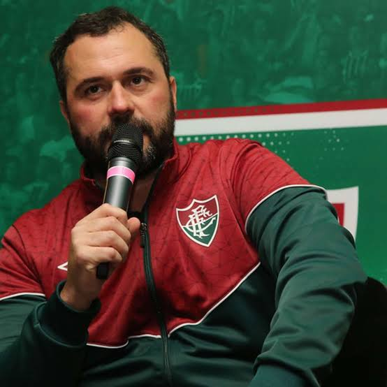 CanalDoManel1's tweet photo. 🚨 | R$ 65M: 7 anos de Mario Bittencourt e o padrão de contratações do Fluminense

A Gestão de Mario Bittencourt completa sete anos no comando das contratações do Fluminense Football Club.

Nesse período, o ataque só funcionou de verdade por cerca de dois anos, quando German Cano e Jhon Arias explodiram.

O detalhe: Cano chegou por acaso. O preferido da diretoria era Ricardo Goulart, que recusou. Arias apareceu depois de um jogo pela Sul-Americana. JK, o outro destaque, foi formado em casa.

Quando a sorte não interveio, as contratações pesaram no caixa e renderam pouco: Everaldo, Castillo (R$ 65M), Hulk, Canobbio, Serna, Douglas Costa, Lelê, Abel Hernández e outros.

Enquanto isso, a mesma gestão liberou para o exterior nomes como Luiz Henrique, Kauã Elias e Isaque.

O contraste é claro: alto gasto em reforços que não entregaram e saída de talentos que poderiam render mais.

A Diretoria precisa decidir se mantém o mesmo comando de mercado ou se muda antes que o prejuízo continue acumulando.

Quanto tempo ainda vai durar esse padrão de contratações?

#Fluminense #MarioBittencourt

Fonte: Thiago Rachid